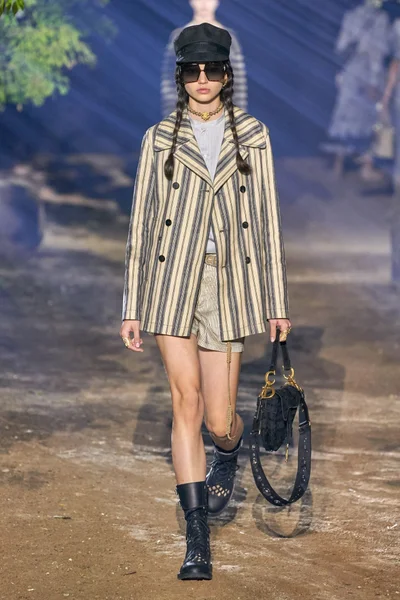 Look 70